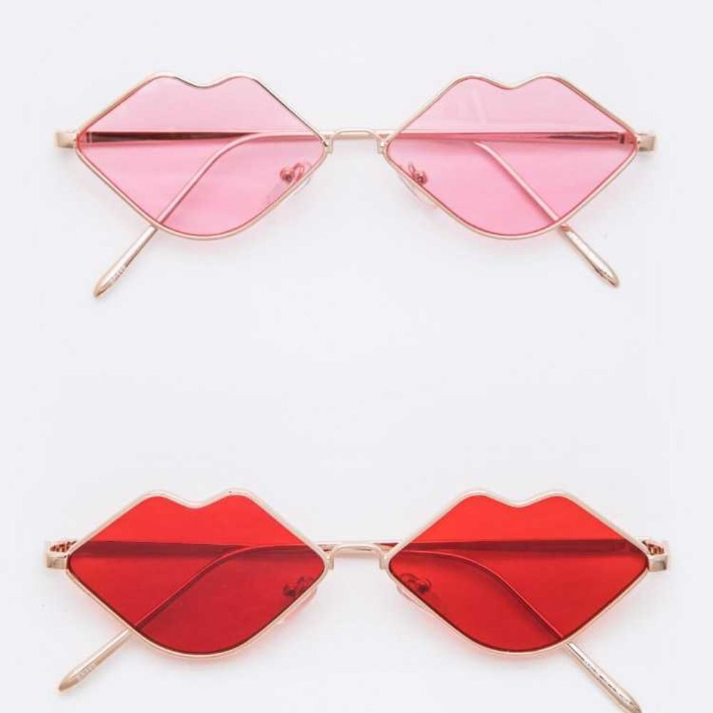 RED ICONIC LIPS UV 400 PROCTECTION SUNGLASSES